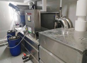 全自動隔油設備的工作原理 解決餐飲油水分離難題
